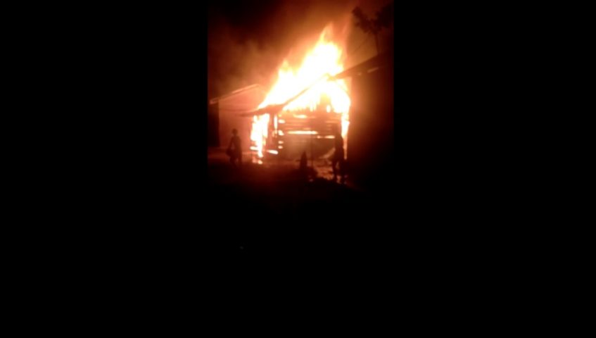 Cekcok dengan Istri, Suami Bakar Rumah Sendiri Hingga Rata dengan Tanah