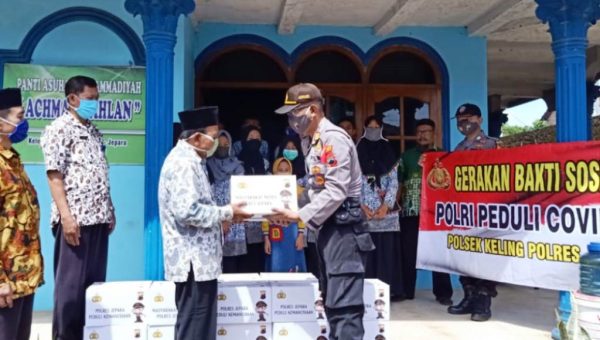 Kapolsek Keling Bagikan Sembako ke Panti LKSA Achmad Dahlan