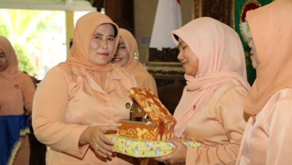 Dukung Suami Bertugas, Istri ASN Harus Kreatif