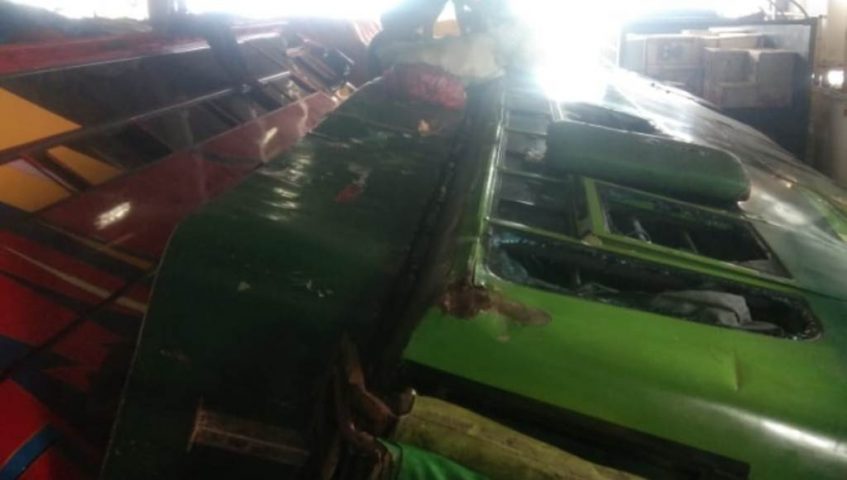 Ferry Rute Kolaka – Bajoe Dihatam Ombak Setinggi 3 Meter, Tiga Mobil Terbalik