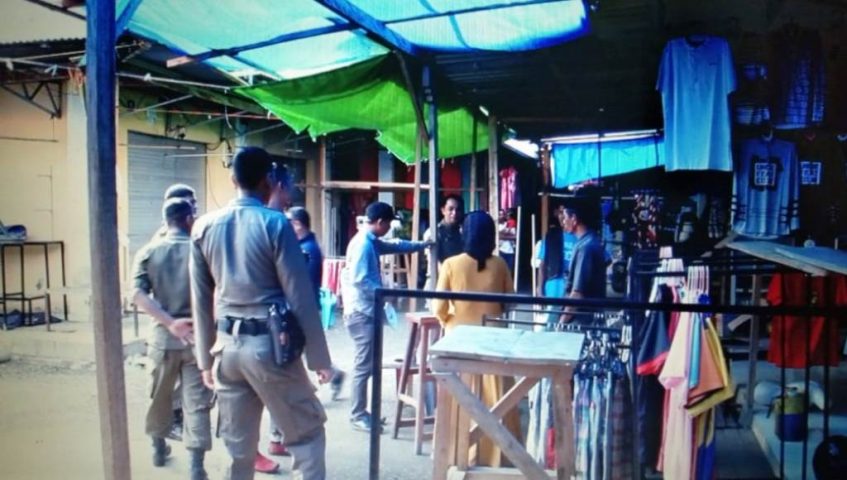 Pol PP Tertibkan Pedagang Pasar Lacaria Kolaka Utara