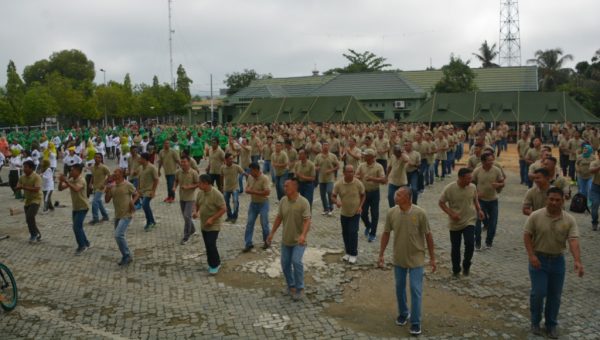 Memupuk Kebersamaan Korem 143/Ho Gelar Olahraga Bersama