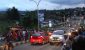Sebuah mobil truk sarat muatan terbalik membuat jalan dipadati kendaraan lalulintas. FOTO : JERI