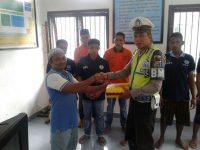 SatLantas Polres Muna berbnagi Dengan Napi di HUT Bayangkara