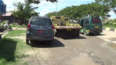 kendaraan Dinas yang terjaring razia Operasi patuh di kolaka, tetapi tidak diberikan tilang. FOTO : LAN