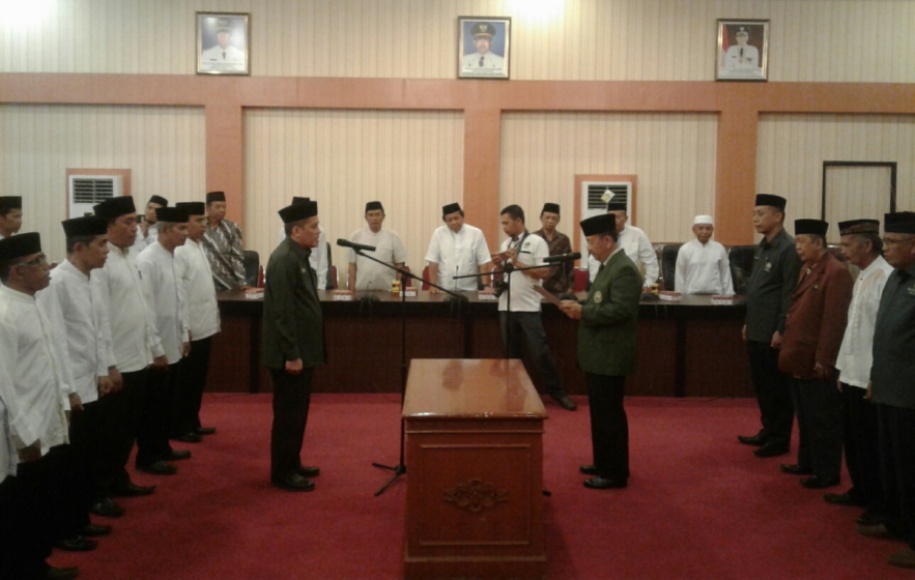 Ketua DMI Wilayah Sulawesi Selatan Amin Syam melantik Pengurus Cabang DMI Kabupaten Bantaeng di ruang Pola Kantor Bupatri Bantaeng. FOTO : SYAMSUDDIN