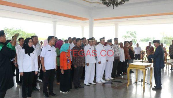 Lantik 55 Pejabat, Bupati Konsel Harap Cerdas Bekerja﻿