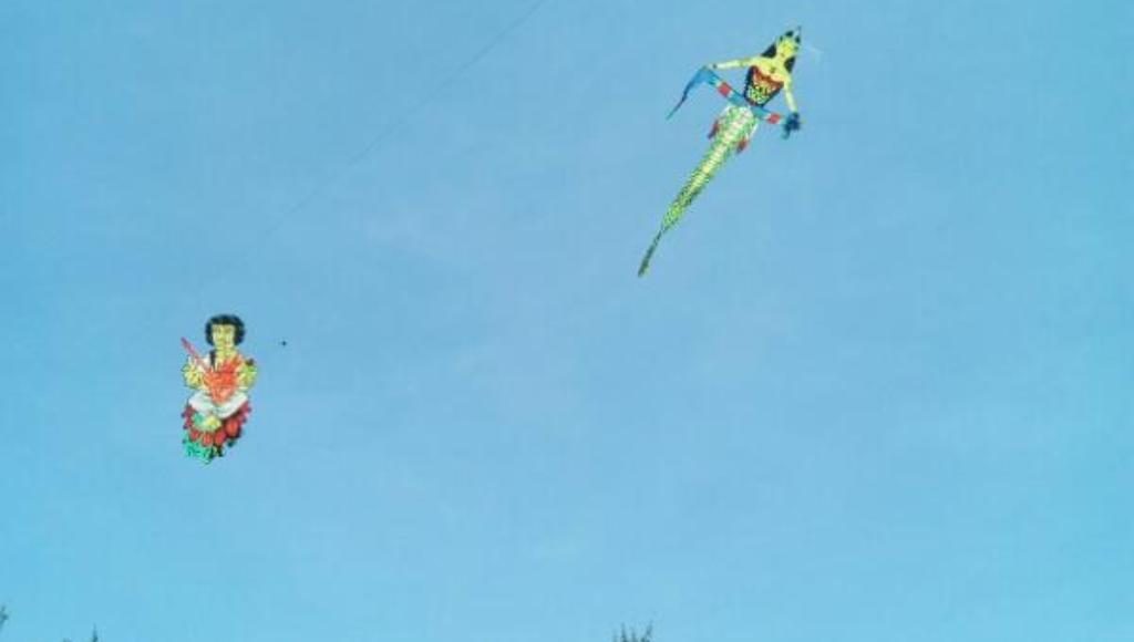 Meriahnya Festival Layang-Layang Roma Irama