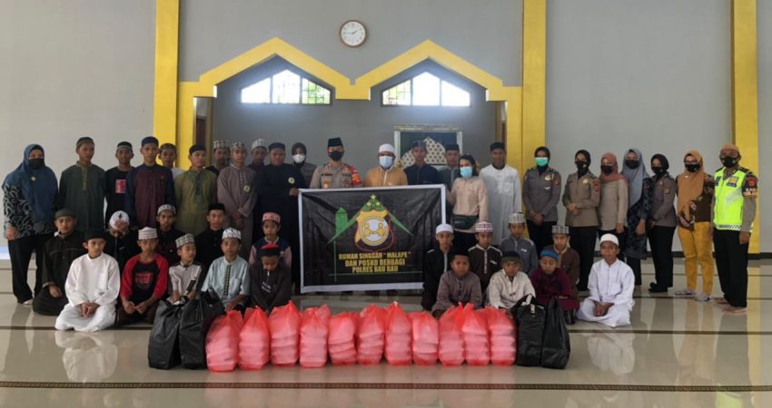 Polbagi Polres Baubau Anjangsana ke Dua Panti Asuhan
