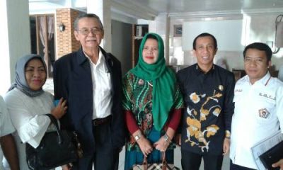 Ketua Umum DPP GMPK, DR H Bibit Samad Rianto (Jas Hitam) didampingi Wakil Bupati Konsel, DR H Arsalim Arifin (Baju Batik) Beserta Pengurus GMPK Konsel Saat Berfoto Bersama.  FOTO : MAHIDIN