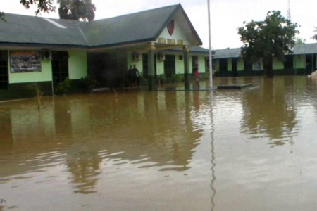 Markas Komando Kodim 1416 Muna Terendam Banjir. FOTO : FT