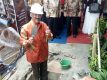 GBPH Prabukusuma usai meletakkan baru pertama pembangunan Sindunegaran Palace yang berkonsep Seni san Budaya. FOTO : NADHIR ATTAMIMI