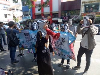 Peringati Buruh Marsinah, Aktivis SIEMPRE Gelar Festival 1000 Topeng. FOTO : NADHIR