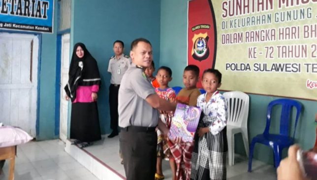 Video, Tim Dokkes RS Bhayangkara Kendari Gelar Sunatan Massal