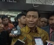 Menko Polhukam Wiranto saat diwawancara sejumlah awak media di Yogyakarta. FOTO : NADHIR ATTAMIMI