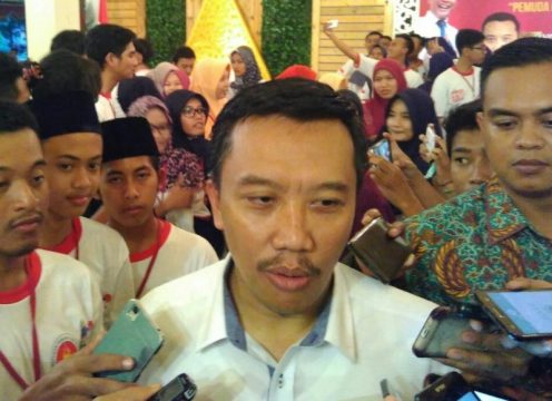 menteri pemuda dan olahraga Imam Nahrowi saat diwawancara awak media saat hadir di Yoigyakarta. FOTO : NADHIR ATTAMIMI