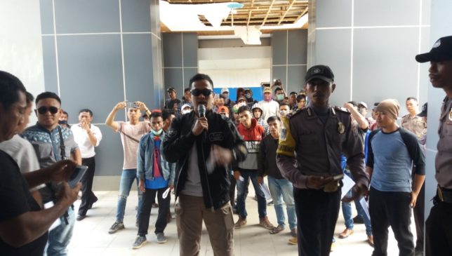 Jalan Tak Kunjung Diperbaiki, Masyarakat Demo di Kantor Bupati Konsel