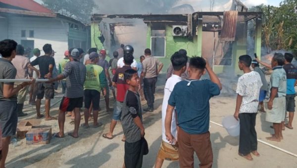 Rumah Dinas Puskesmas Buke Diamuk Sijago Merah
