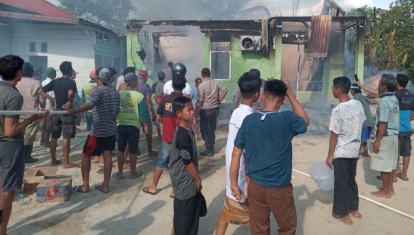 Rumah Dinas Puskesmas Buke Diamuk Sijago Merah