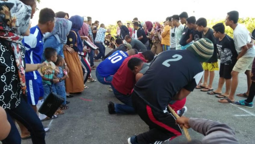 Tarik Tambang Liga Alumni, Tim 01 Tak Berkutik Tumbang Ditangan 02