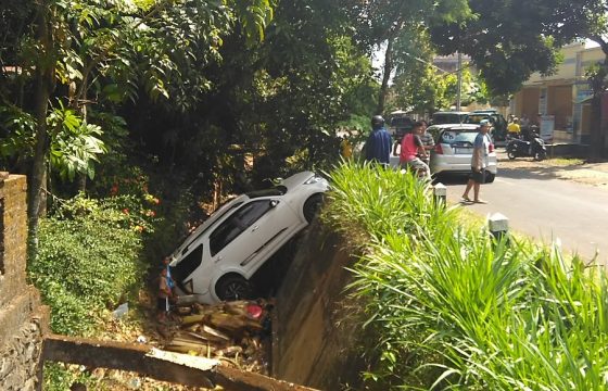Toyota Rush K 8865 BL Terjun ke Jurang. FOTO : DSW