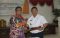 Kepala LAN RI Dr. Adi.Suryanto dan Bupati Muna LM Rusman Emba melakukan penadatangan kesepakatan bersama di Aula Galampano Muna. FOTO : LA ODE AWALUDIN