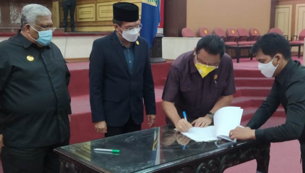 Gubernur dan DPRD Sultra Tetapkan APBD 2021