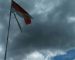Bendera Merah Putih Sobek Masih Berkibar di Kantor Bupati Butur