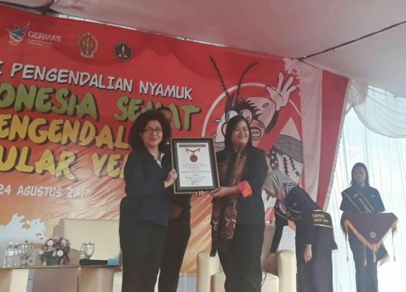 Kementerian Kesehatan Republik Indonesia menerima penghargaan Rekor MURI oleh Museum Rekor-Dunia Indonesia (MURI). FOTO : NADHIR ATTAMIMI