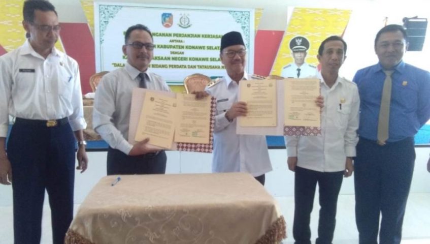 Bupati dan Kajari Konsel Teken MoU Bidang Datun