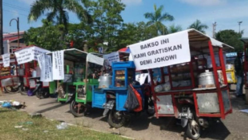 Makan Gratis, Relawan Jokowi -Ma&rsquo;ruf Siapkan 120 Gerobak Menu Makanan Siang ini di MTQ﻿