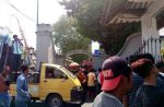 Ratusan Pengurus dan Anggota Kelompok Penambang Pasir sungai Progo menggelar Aksi Unras dihalaman Kantor DPRD Daerah Istimewa Yogyakarta. FOTO : NADHIR