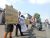 Masyarakat Anti Kekerasan Yogyakarta (Makaryo) melakukan aksi diam didepan Kepatihan Yogyakarta, Selasa (16/5/2017) pagi. FOTO : NADHIR