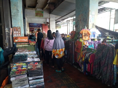 Pedagang di Yogyakarta tidak berpengaruh dengan libur Paskah. FOTO ; NADHIR