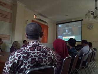 Bawaslu DIY, sedang mengikuti Sidang Paripurna Melalui Video Conference bersama DKPP. FOTO : NADHIR