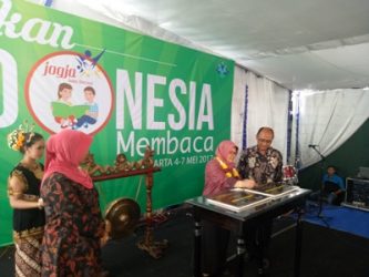 Budaya membaca dan kemampuan membaca masyarakat Indonesia tergolong rendah, hal tersebut diperoleh dari data UNESCO . FOTO : NADHIR