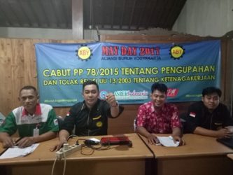 rapat Persiapan jelang hari buruh tanggal 1 Mei oleh serikat buruh di Yogyakarta. FOTO : NADHIR