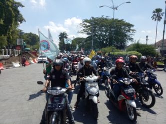 Seribuan massa membanjiri DIY dalam rangka memperingati Hari Buruh Sedunia atau May Day tanggal 1 Mei 2017. FOTO : NADHIR