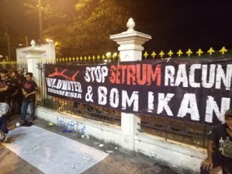 Aksi perlaweanan terhadap ilegal fishing di Yogyakarta. FOTO : NADHIR