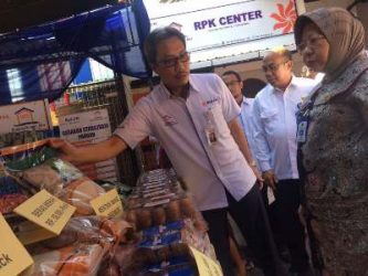 pemerintah kota Yogyakarta bersama perum Bulog menggelar sidak di sejumlah pasar dalam rangka mengevaluasi harga jelang Ramadhan. FOTO : NADHIR