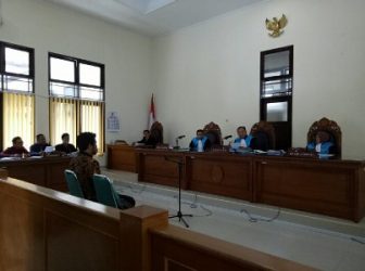 Majelis Hakim Pengadilan Tata Usaha Negara (PTUN) Yogyakarta menolak gugatan mereka atas SK Gubernur DIY tentang Penetapan Upah Minimum Kabupaten/Kota 2017. FOTO : NADHIR