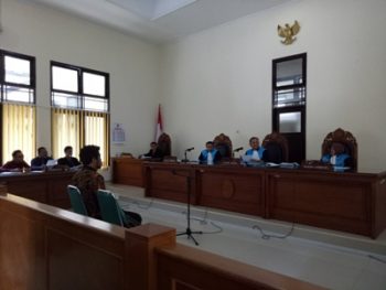 Suasana Sidang terkait Upah Minimum Provinsi Yagyakrata di Pengadilan Tata Usaha Negeri Yogyakarta. FOTO : NADHIR