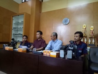 Confrence Pers di Gedung Pusat UGM terkait pelaksanaan kontes Robot Inndonesia Region III. FOTO : NADHIR
