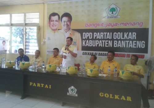 Calon Gubernur Sulawesi Selatan Nurdin halid saat hadir di DPD Golkar Bantaeng. FOTO : SYAMSUDDIN