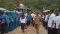 kepala Desa Anggalosi H. Husaini saat mendampingi tim penilai lomba desa. FOTO : NIKEN