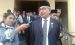 Gubernur Sultra H. Nur Alam saat di wawancara sejumlah awak media di gedung utama DPRD Sultra. FOTO ; ODEK