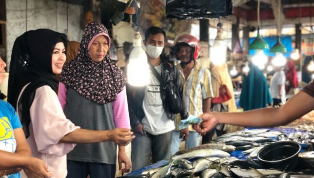 Istri Rusda Mahmud Blusukan Ke Pasar, Ini Curhatan Pedagang