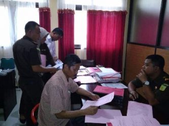 Tersangka Korupsi Bandwidth Koneksi Internet, Kolut Masuk Tahap II atau dilimpahkan di Kejaksaan. FOTO : ONNO
