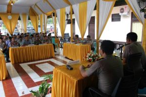 Kapolres Bantaeng AKBP Adip Rojikan memimpin rapat kesiapan Operasi Ramadnya. FOTO : SYAMSUDDIN