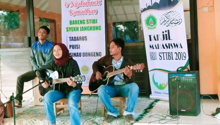 Ketika Tadarus Dibingkai dalam Puisi dan Sinau Dongeng